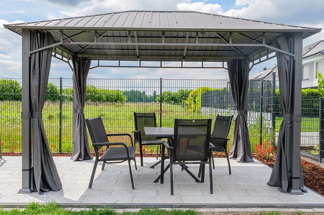 Terrasse mit Pavillon fertiggestellt, Werne