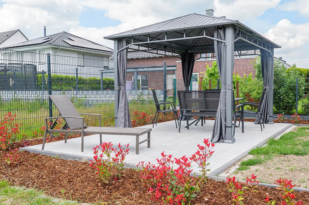 Werne: Neubau einer Terrasse mit Granit-Natursteinplatten