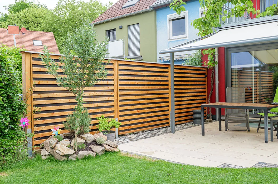 Münster: Erneuerung des Einfahrtsbereiches und Gartenumgestaltung mit Schallschutzzäunen
